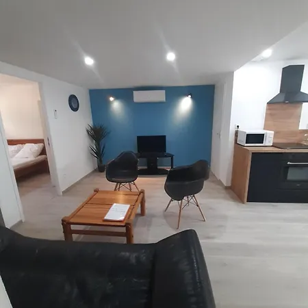 50m2 Rez De Chaussee En Plein Centre Garage Gratuit