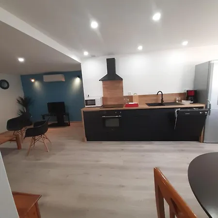 Apartment 50m2 Rez De Chaussee En Plein Centre Garage Gratuit
